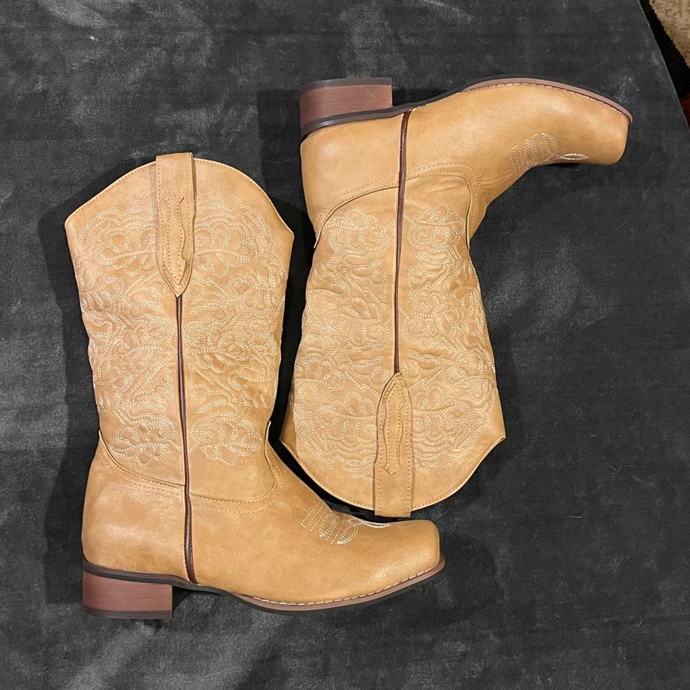 Cowboy/ cowgirl/ western boots w/ embroidery. Square toe. Tan / beige. New! 7.5 - Picture 3 of 9